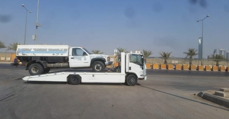 سطحه في الرياض لنقل جميع أنواع السيارات والشحنات الثقيلة سطحة الرياض 0537799400